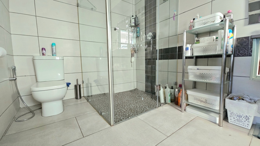 5 Bedroom Property for Sale in Sandy Point Beach Estate Western Cape